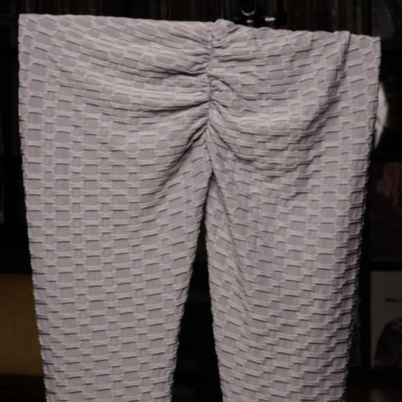 Butt Scrunch Leggings - Picture 1 of 1